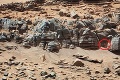 Ľudia neveriacky hľadia na novú fotku z Marsu: Fuj, čo to tam číha medzi skalami?!