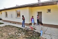 Rómovia z osady sú už v novom a posielajú odkaz: Neporiadok odmietajú upratať