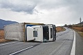 Cestu pod Soroškou zahatal prírodný živel: Vietor sfúkol kamióny ako pierko!