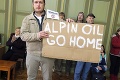 Američania začínajú s ťažbou ropy, obyvatelia sa búria: Neničte nám našu zem!