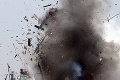 Výbuch v továrni na zábavnú pyrotechniku: Hlásia najmenej päť obetí!