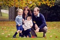 William a Kate zverejnili novú fotku s deťmi: Pozrite sa na kráľovskú rodinku!
