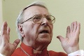 Kardinálovi Korcovi († 91) sa poklonili špičky cirkvi i politiky: Pri obrade sa vyskytla nepríjemnosť!