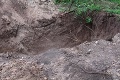 Otrasný nález: Na svahu kopca našli 32 mŕtvych tiel a 9 hláv!