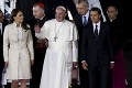 Pápež pricestoval na návštevu Mexika: Vítali ho tisíce ľudí