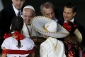 Pápež pricestoval na návštevu Mexika: Vítali ho tisíce ľudí