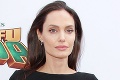 Ľuďom na internete poplietla hlavu mladá modelka: Veď vyzerá úplne ako Angelina Jolie!
