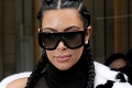 Kim Kardashian sa nepríjemné ochorenie prejavilo už aj na tvári: Obavy o slávnu krásku!