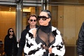 Kim Kardashian sa zmenila na Cruellu: Z kožucha vyzývavo tasila prednosti