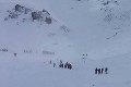 Nešťastie v Rakúsku: Spustili smrtiacu lavínu lyžiari?