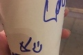 Laura si v Starbuckse kúpila kávu, keď sa však pozrela lepšie, hneď to poslala mame: Z fotky je hit internetu!