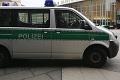 Nemecko vyšetruje možné plánovanie útokov: Polícia zatýkala aj v centre pre utečencov!