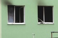 Požiar v kuchyni jedného z bytov v bratislavskej Karlovej Vsi: Zasahovalo 13 hasičov