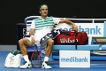 Federer si stále doliečuje operovaný meniskus:  Roger, toto je tvoja medicína?