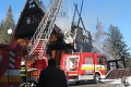 Zásah hasičov v Oraviciach: Horí chata, v ktorej boli ubytované deti počas lyžiarskeho výcviku!