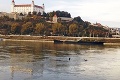 Šialenci vytiahli nafukovačky a skočili do Dunaja: FOTO ako dôkaz!