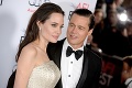 Brad Pitt a Angelina Jolie spolu na fotkách po troch rokoch: Vynervované gestá herečky