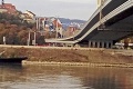 Šialenci vytiahli nafukovačky a skočili do Dunaja: FOTO ako dôkaz!