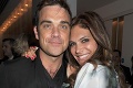 Speváka Robbieho Williamsa oholila manželka: Sexi aj bez vlasov