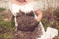 Odvážna tehuľka Emily: Na bruchu jej pristálo 20-tisíc včiel!