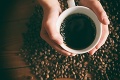 Už vám doma rozvoniava šálka kávy? Toto sú mýty a fakty o nápoji, ktorého sa mnohí nevedia vzdať!