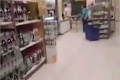 Nechutné VIDEO z obchodného reťazca v Michalovciach: Fuj, to čo im pobehuje po predajni?!