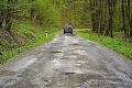 Ak sa chcete pomstiť autu, choďte s ním sem: Najhorších 6 kilometrov na Slovensku?!