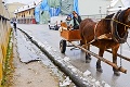 Zo samozvaného betonára Capáka je poslanec: Výtlky opravím a deti rád povozím!