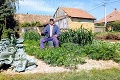 Čitateľ z Čeľadíc zasadil mrkvu, vytiahol 42 centimetrovú opachu: Z tých fotiek stratíte reč!