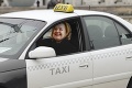 Muž nastúpil v Šahách do taxíku spolu so ženou a deťmi: Sila, čo mal pred nimi urobiť šoférovi