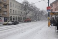 SHMÚ varuje: V Bratislave zvýšil výstrahu pred snežením a to nie je všetko