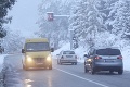Na Slovensku sa rozsnežilo: Na týchto miestach mali cestári čo robiť
