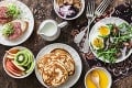 Sú raňajky najdôležitejším jedlom dňa? Nový výskum tvrdí niečo celkom iné!