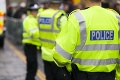 Nekompromisný postup: Anglická polícia tvrdo trestá porušenia nariadení