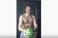 Fury baví fanúšikov aj na archívnom videu: S tým melónom to myslí vážne?!