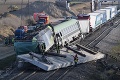 Tragédia v Nemecku: Pri vykoľajení vlaku zahynul rušňovodič, nehodu spôsobil 100-tonový kus betónu