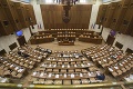 Poslanci rozhodli: Parlament odmietol Pakt o migrácii OSN