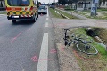 Zrážka cyklistu s autom: Muž († 63) zraneniam po troch dňoch od nehody podľahol