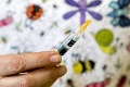 Spoločnosť J&J vytvára novú vakcínu proti koronavírusu: Testovať sa začne v septembri