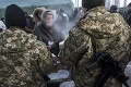 Boje na východe Ukrajiny neutíchajú: Vojaka zabil ostreľovač
