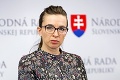 Odvaha im nechýba! Slovenské političky odhodili podprsenky: Sledujte tie šteklivé zábery