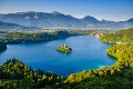 Bled čelí v čase koronavírusu ekologickej hrozbe: Slovinské jazero skrvavelo