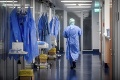 Pandémia COVID-19: V Taliansku zomrelo 37 lekárov, koronavírus môže čoskoro ochromiť londýnske nemocnice