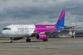 Dráma na palube lietadla Wizz Air: Stroj zasiahol počas letu blesk