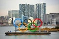 Prípravy na letnú olympiádu sú v plnom prúde: Obrovské kruhy už dorazili do Tokia