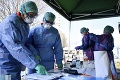 Taliani predĺžili obmedzenia pre šírenie koronavírusu na neurčito: Nestíhajú odvážať rakvy