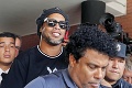 Ronaldinho oslávil 40. narodeniny: Ako inak než s loptou na nohe a spoluväzňami