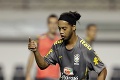 Ronaldinho skončil za mrežami: Bývalý spoluhráč chystá miliónovú pomoc