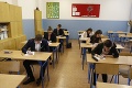 Stredoškolákov čaká náročný týždeň: Začali sa písomné maturity