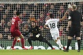 Prenasleduje ho smola: Liverpool proti Atléticu bez veľkej opory